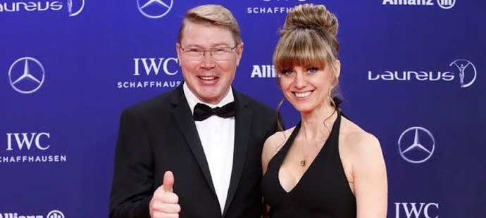 Mika Häkkinen se svojí českou manželkou na vyhlašování sportovních cen Laureus