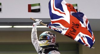 Hamilton vládne formuli 1! Ve finále porazil Rosberga o kolo