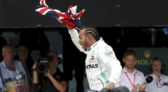 Hamilton vyhrál domácí Velkou cenu a zvýšil náskok! Mercedes má opět double