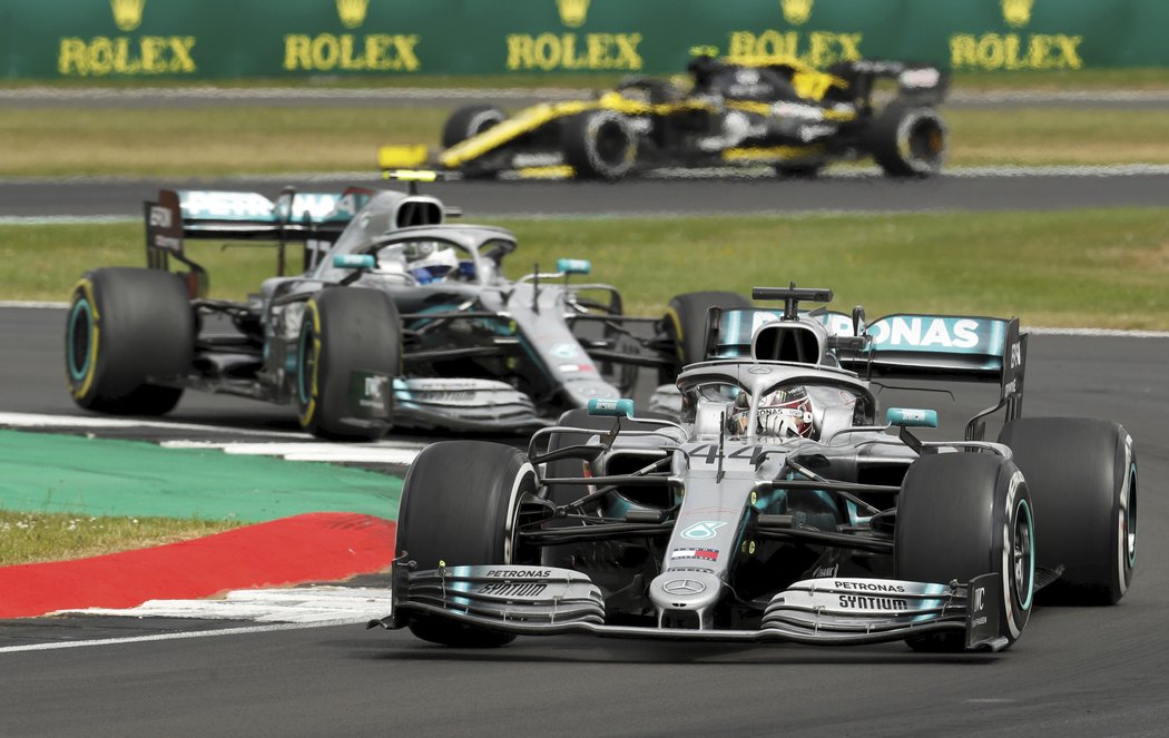 Mercedes opět získal double, za vítězným Hamiltonem dojel druhý jeho týmový Valtteri Bottas