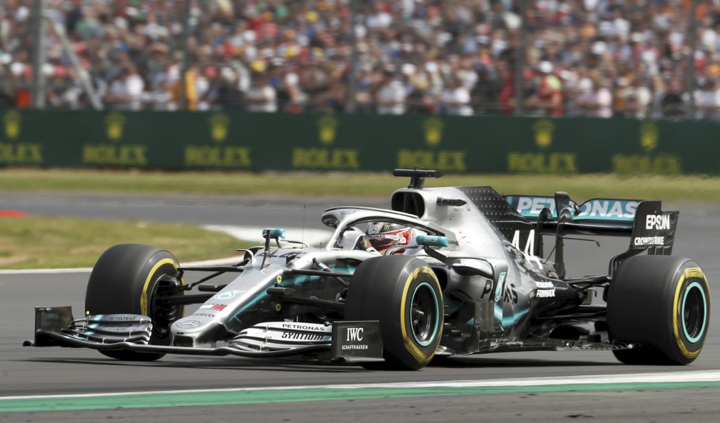Lewis Hamilton vyhrál už sedmý závod v sezoně