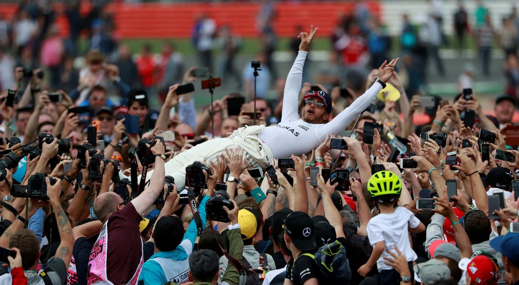 Lewis Hamilton bude pokračovat v Mercedesu