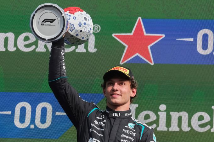 Takhle jezdí budoucí šampion! Oslavenec Antonelli útočí na Vettelův rekord, ustojí tlak? Takhle jezdí budoucí šampion! Oslavenec Antonelli útočí na Vettelův rekord, ustojí tlak?