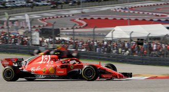 Hamilton k titulu neproklouzl, Vettel drží naději. Slavil Räikkönen