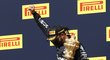 Lewis Hamilton v domácí velké ceně triumfoval i s prasklou pneumatikou