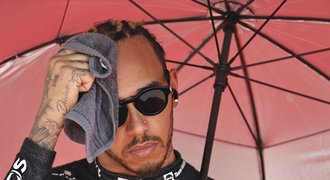 Další rasistická kauza v F1. Verstappenův tchán napadl Hamiltona