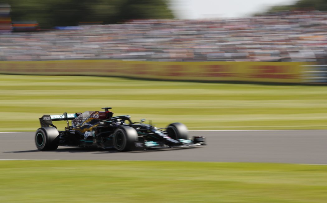 Lewis Hamilton vyhrál domácí GP Británie formule 1 a snížil náskok Maxe Verstappena