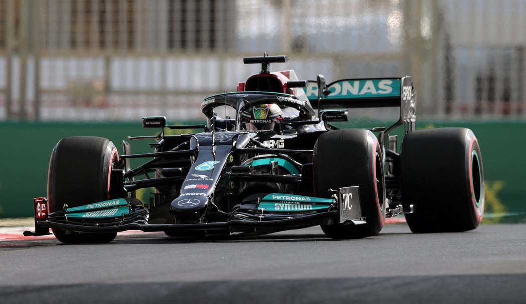 Lewis Hamilton vyhrál v Abú Zabí druhý trénink
