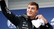 George Russell z Mercedesu se raduje z vítězné kvalifikace na na Velkou cenu Maďarska formule 1