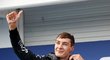 George Russell z Mercedesu se raduje z vítězné kvalifikace na na Velkou cenu Maďarska formule 1