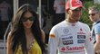 Lewis Hamilton se svou staronovou přítelkyní Nicole Scherzinger na okruhu v Sepangu