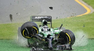 Divočina na úvod F1. Vettel ani Hamilton nedojeli, vyhrál Rosberg