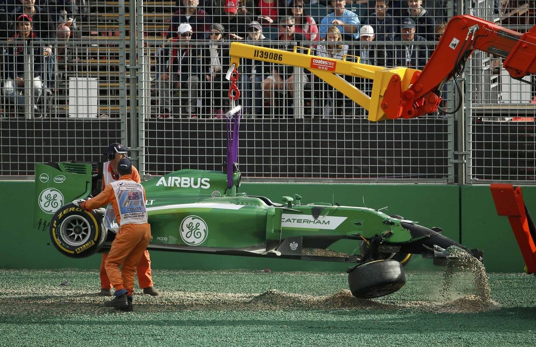 Japoncova formule byla odtažena a na trať musel safety car