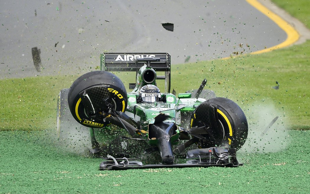 Kamui Kobayashi svůj vůz při kolizi s Felipem Massou značně poškodil