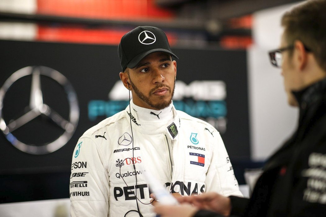 Britský pilot formule 1 Lewis Hamilton naznačil konec se závoděním