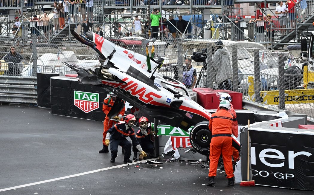 Škody na formuli Micka Schumachera jsou obrovské