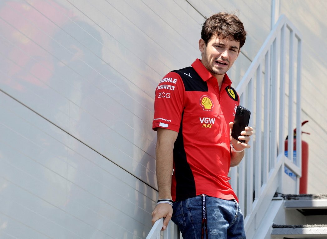 Charles Leclerc jezdí za stáj Ferrari