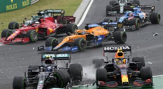 Bláznivá F1 v Maďarsku! Bottas vyřadil 5 jezdců, Vettel zpětně diskvalifikován Bláznivá F1 v Maďarsku! Bottas vyřadil 5 jezdců, Vettel zpětně diskvalifikován