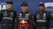 Jako první vyjedou do závodu George Russell, Max Verstappen a Lewis Hamilton