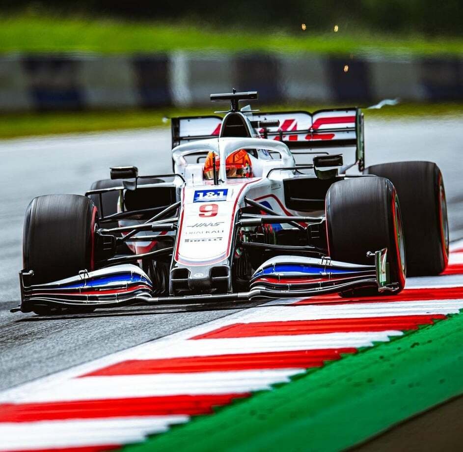 Blokování Sergia Péreze stálo za penalizací bývalého pilota F1 Nikity Mazepina (na fotografii) při loňské Velké ceně Portugalska, přehlížel totiž modré vlajky