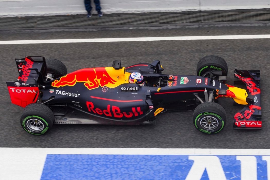 Nový vůz Red Bullu na okruhu v Barceloně
