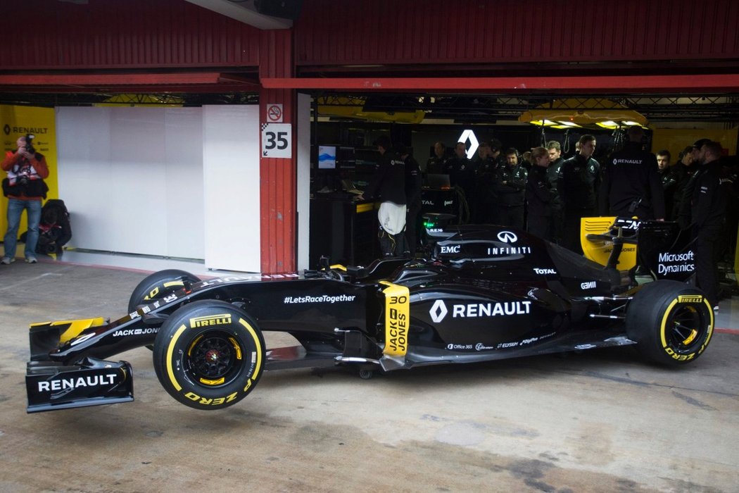 Nový vůz stáje Renault na testech v Barceloně