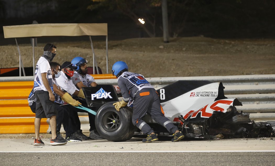 Monopost Romaina Grosjeana skončil v plamenech, jezdec je naštěstí v pořádku
