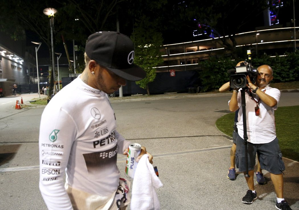 Lewis Hamilton po svém odstoupení z Grand Prix Singapuru