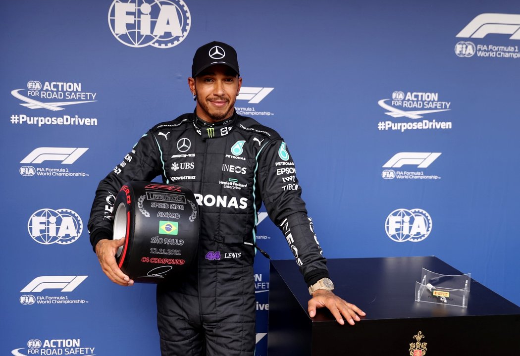 Lewis Hamilton v Brazílii vyhrál kvalifikaci, ale odstartuje až pátý