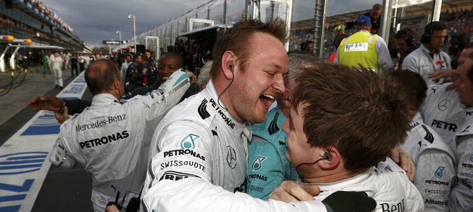 Radost v paddocku Mercedesu byla po suverénním vítězství Nica Rosberga veliká