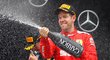 Jezdec Ferrari Sebastian Vettel sice nevyhrál Velkou cenu Německa, druhé místo na domácím závodě ale i tak náležitě oslavil