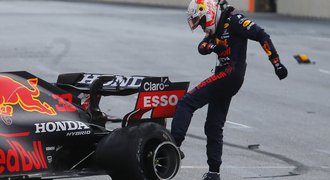 Šílený závod F1! Verstappen boural, Mercedes bez bodů. Slaví Pérez