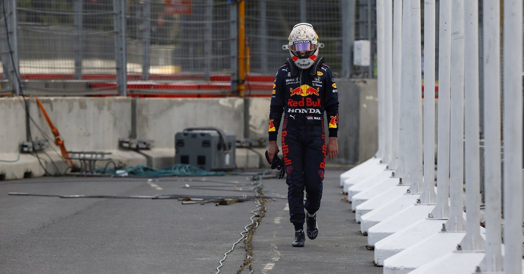 Zklamaný Max Verstappen závod v Baku nedokončil