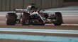 Lewis Hamilton na trati VC v Abú Zabí