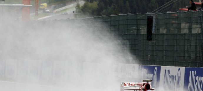 Fernando Alonso na trati ve Spa