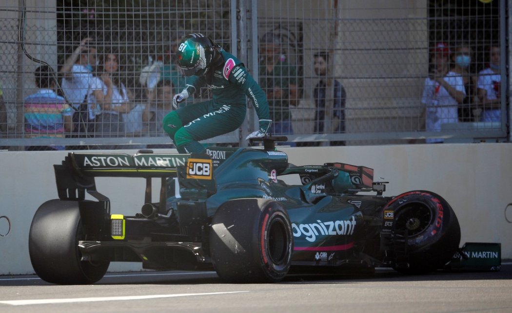 Lance Stroll kvalifikaci v Baku nedokončil...