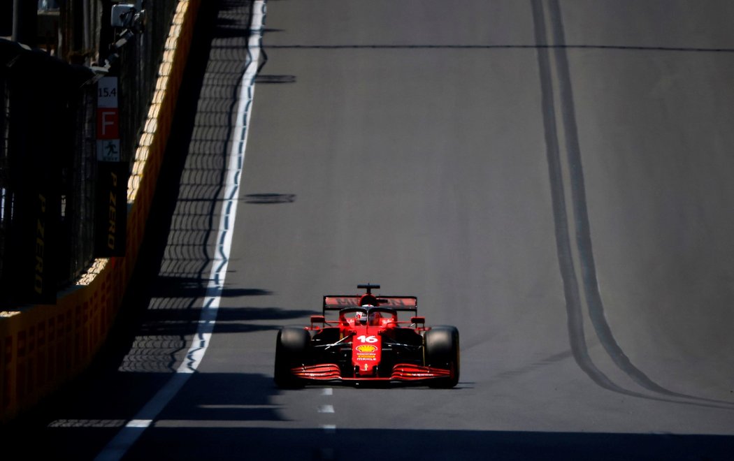 Charles Leclerc s Ferrari si jede pro pole position na GP Ázerbájdžánu
