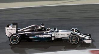 Tréninky v Bahrajnu ovládl Mercedes, pod světly byl nejrychlejší Hamilton