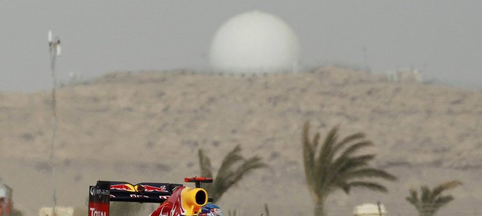Sebastian Vettel na trati Velké ceny Bahrajnu formule 1