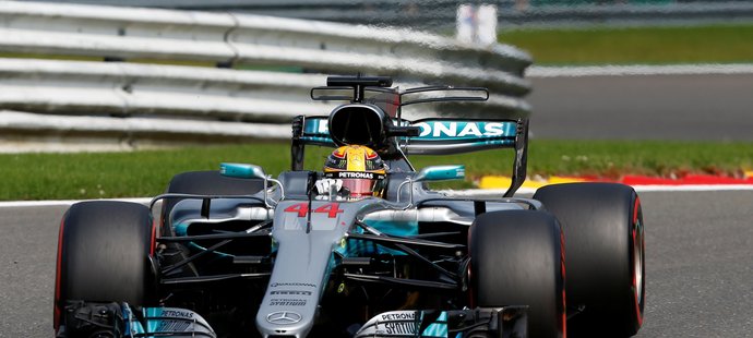 Hamilton 68. pole position vyrovnal rekord Michaela Schumachera