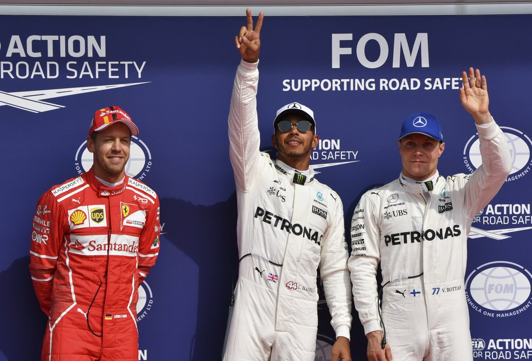 Britský pilot Lewis Hamilton ovládl v Belgii kvalifikaci na nedělní závod. Druhý byl Sebastian Vettel a třetí Valtteri Bottas