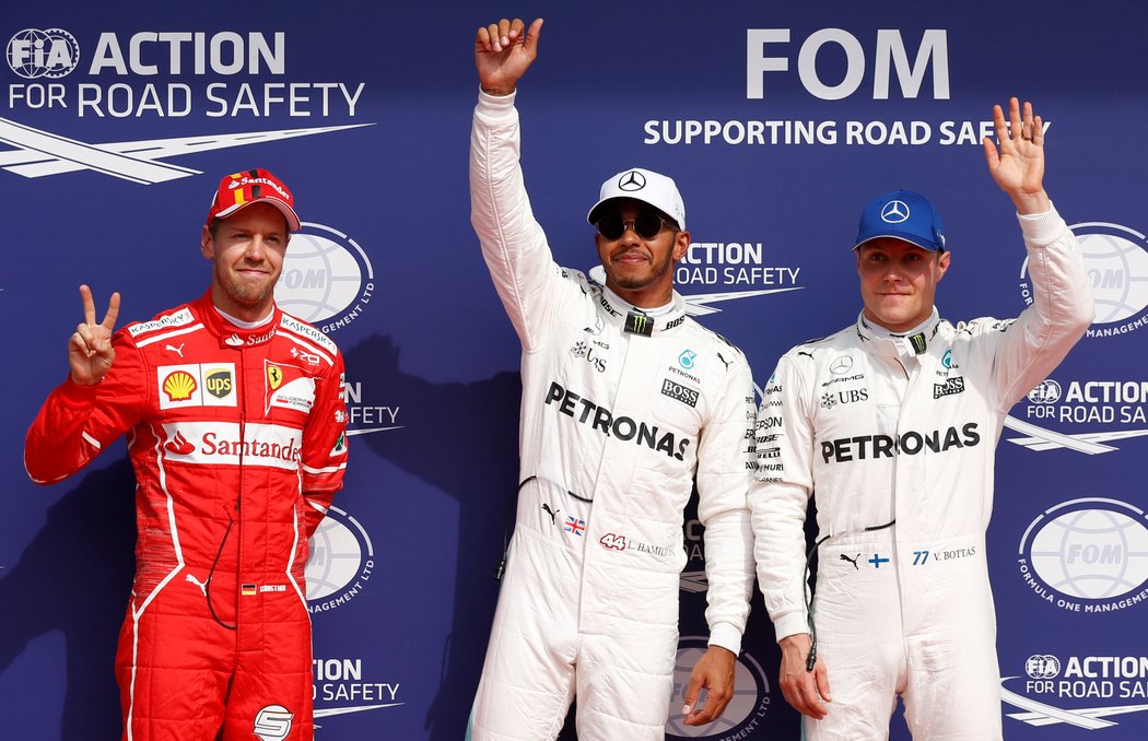 Britský pilot Lewis Hamilton ovládl v Belgii kvalifikaci na nedělní závod. Druhý byl Sebastian Vettel a třetí Valtteri Bottas