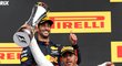 Lewis Hamilton se raduje z triumfu v Belgii