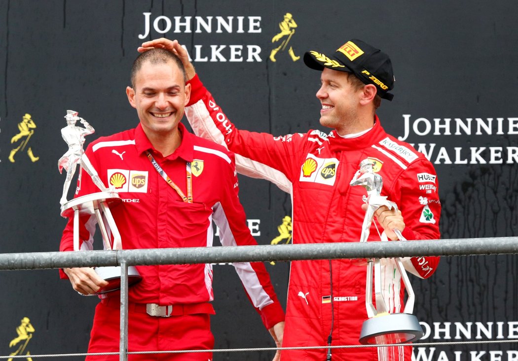 Sebastian Vettel slaví svůj triumf ve Velké ceně Belgie