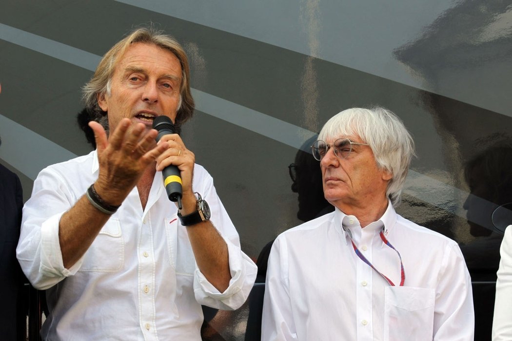 Šéf stáje Ferrari Luca di Montezemolo (vlevo) s bossem F1 Bernie Ecclestonem na oslavách vzniku italské značky