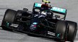 Bottas ovládl úvodní závod F1. Hamilton po penalizaci mimo stupně vítězů