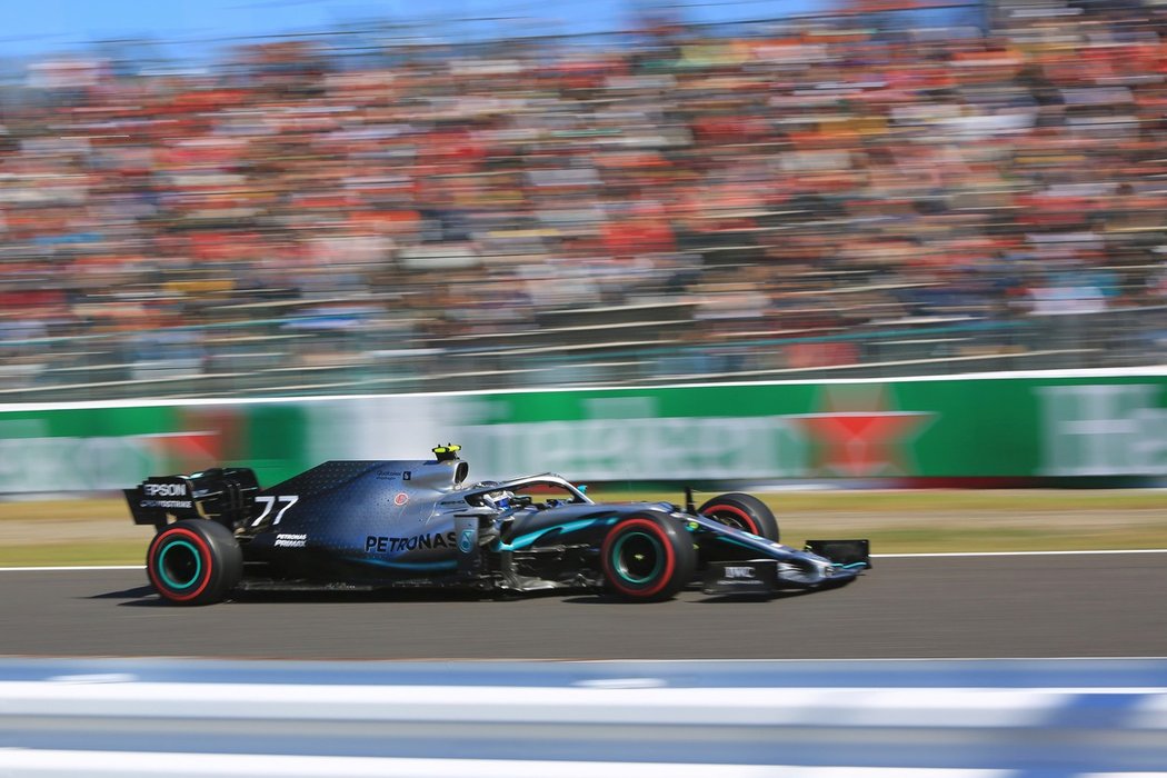 Velkou cenu Japonska formule 1 vyhrál Valtteri Bottas z Mercedesu před Sebastianem Vettelem z Ferrari. 
