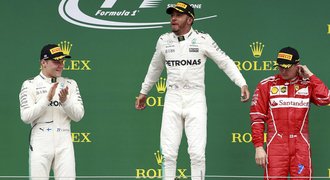 Velkou cenu Británie ovládl Hamilton, na Vettela ztrácí pouhý jeden bod