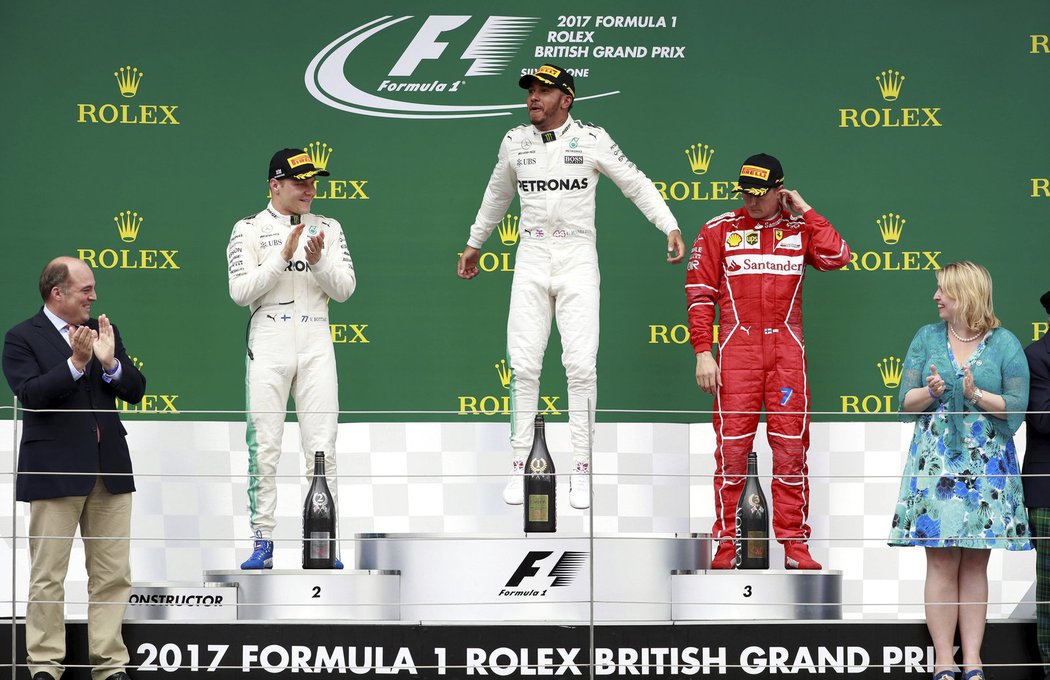 Lewis Hamilton ovládl Velkou cenu Británie