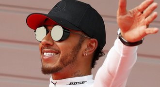 Hamilton v kvalifikaci na GP Číny formule 1 těsně porazil Vettela